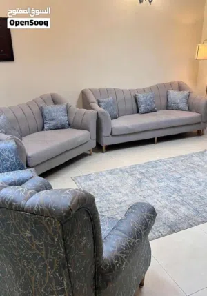 طقم كنب حديث (مودرن) مع طاولتين وفرشة