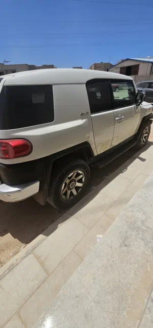 تايوتا fj موديل 2010 زواق دار