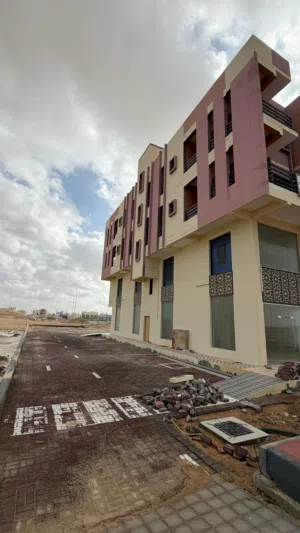 مبنى سكني تجاري ومعارض للايجار