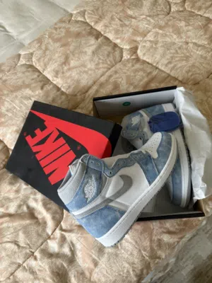 Nike Air Jordan 1 OG Hyper Royal