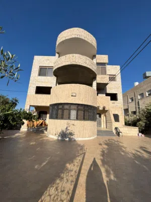 عمارة ثلاث طوابق وتسوية