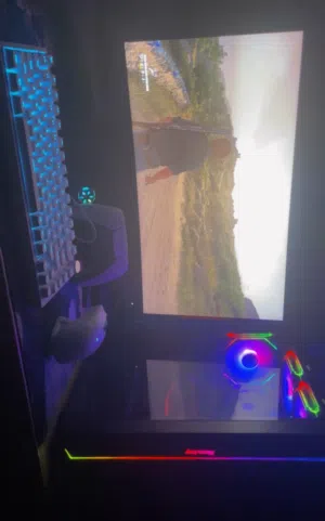 للبيع بي سي كرت 4060