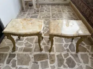 طقم طاولات قهوة فخم – 2 رخام أصلي + طاولة كبيرة زجاج – حالة ممتازة