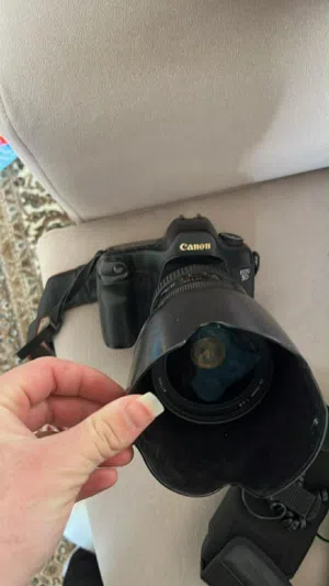 كاميرا كانون اول اصدار بلكنون