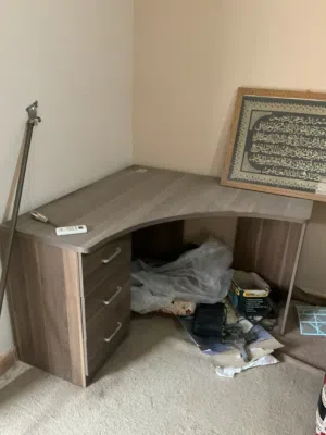 طاولة مكتبية او دراسية