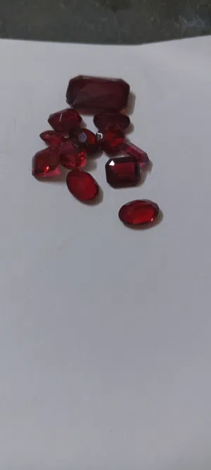 مجموعة أحجار كريمة عدة انواع مختلفة