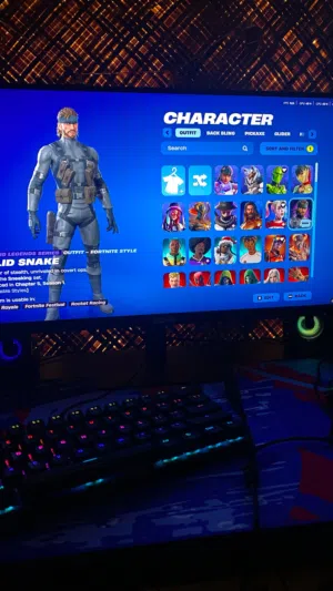 حساب فورت نايت فيه 176 سكن و185 اكس و180 رقصه  االبيع 20 وقابل