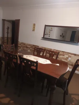 طاولة سفرة مع مراية وفضية