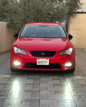 سيت ليون ترخيص 2015 فل اضافات بدون فتحة حساسات امامية خلفية ترخيص وتأمين 9 شهور