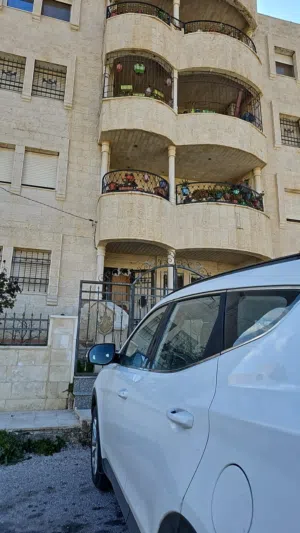 شقة طابق ثالث اطلالة رائعة زبده سريج