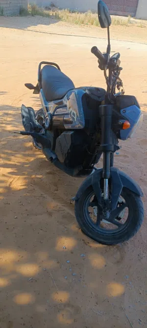 موطو هوندا نافي..  موطو الله يبارك فيه ودار ف الكرونة بس