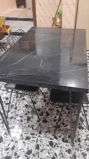 ميز طعام اربع كراسي جلدا