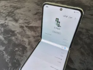 سلام عليكم  Z Flip5 ذاكرة 256  شرق اوسط دبل شريحة وحدة فعلية ووحدة ايسم  جهاز مكفول