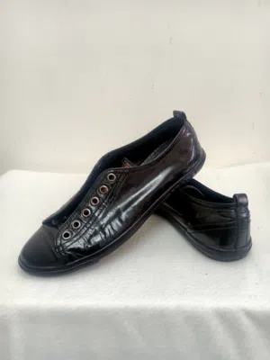 حذاء رياضي نساني من احذيه Prada