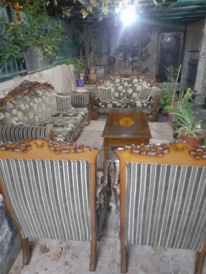 طقم كنب مع طاوله