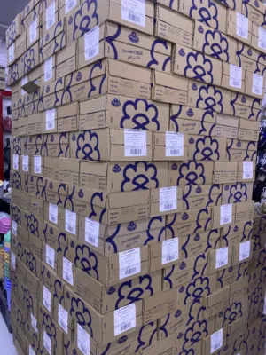 PUCK CHEESE 500gX2PCS ctn Omr 6.650 علبة جبنة بوك 3 × 2 × 500 غرام