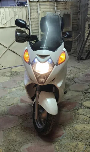 للبيع سلفر ونج 600