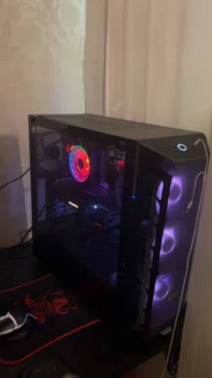 Gaming PC (RTX 2060 Super + Ryzen 7) with Razer Keyboard