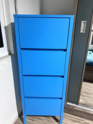 تُعرف هذه القطعة بأنها خزانة أدراج (IKEA). للبيع