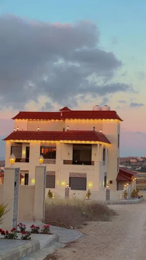 300 m2 4 Bedrooms Villa for Sale in Irbid Johfiyeh