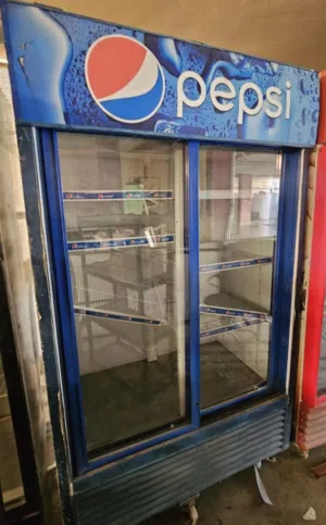 ثلاجه عرض بابين بيبسي تبريد ممتاز جدا فل انفيرتر وبحالة لوكاله للبيع للجادين الاتصال