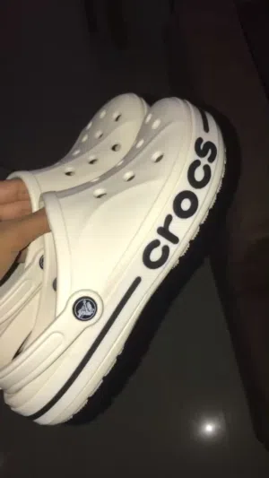 Crocs للبيع نظيف جداااً ومناسب للبس اليومي رخيص واصلي وممتازز جداً