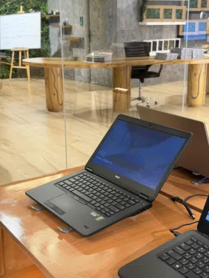 / مع ضمان/ dell لابتوب / i7-8gbram-256gb ssd