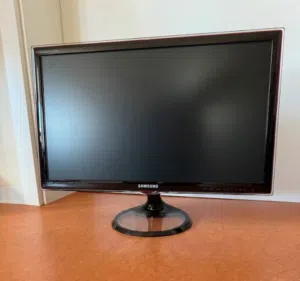 27 Samsung monitors for sale  in Baghdad
