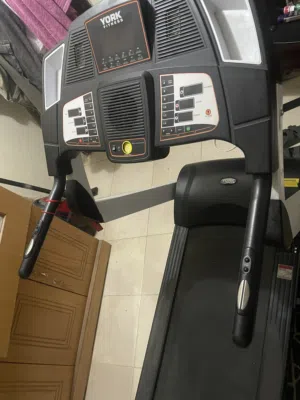 سير كهربائي YORK Fitness بحالة ممتازة