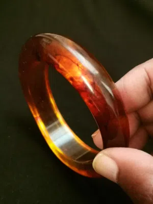 اسواره على شكل شوكة مائدة طعام.  صناعه برازيليه متوجه بحجر عقيق شفت العبد يماني  شاهد جميع الصور ومت