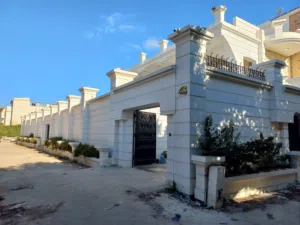 فيلا فاخرة لاصحاب السكن الهادئ والاستجمام بمحيط فلل.   للبيع