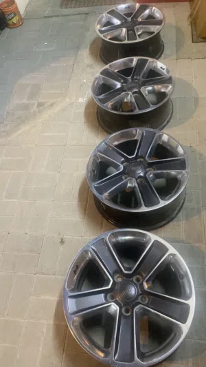 للبيع 4 جنوط جيب رانجلر صحارى اصلية استخدام سنة