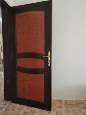 ابواب خشب داخليه مستعمله العدد 4 كلهن ب 40 ريال
