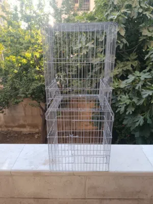 قفص حجم كبير عدد 2 مدموحات مع بعض بحاله ممتازه جدا مناسب للبغاء ولعصفير كاسكو ، حب ، كنار ، حسون ..