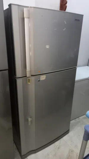 ثلاجة للبيع
