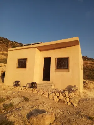 بيت ريفي للبيع