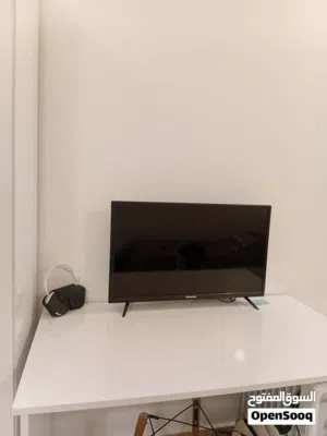 طاوله للبيع كانت لل pcمتاعي وتستخدم لدراسه