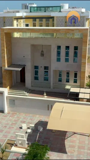 للإيجار أو الإستثمار فيلا فخمة تشطيبات راقية ومساحات كبيرة في المعبيلة جنب الجامعة الألمانية مباشرة