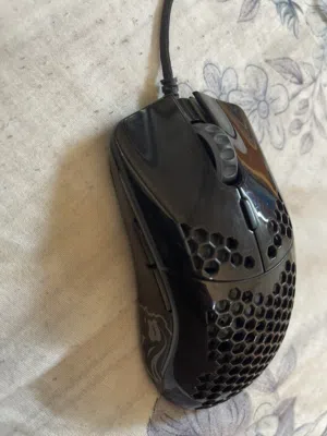 Mouse gloures للبيع استعمال شهر