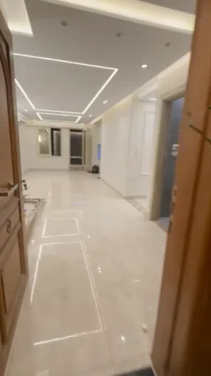 مكتب للايجار بالمهندسين موقع مميز دور ارضي متفرع من شهاب 220 م رخصه اداري موقع مميز