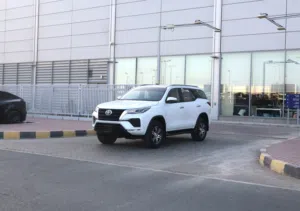 Toyota fortuner 2023 Gcc V4 original paint Accident free   52000 km onتويوتا فورتشنر خليجي صبغ وكاله