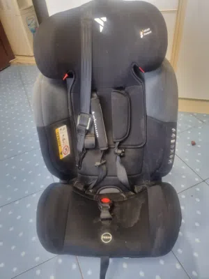 مقعد سيارة للاطفال