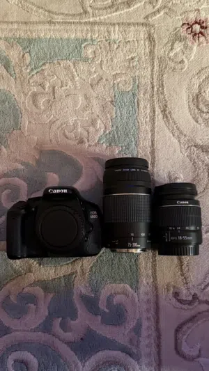 كاميرا كانون EOS 600D مع عدستين