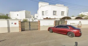 فيلا راقية للإيجار بالحيل الجنوبية فرصة مميزة للسكن الراقي قريب من جميع الخدمات