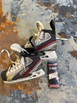 Ice skate shoe bauer