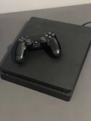 مع ايدPS4 slim