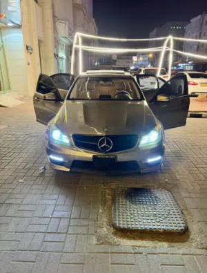 Mercedes C300 AMG Package 2010  W204  صيانة كاملة  حالة ممتازة