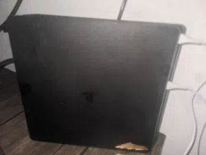 ps4 slim ون تيرا للبيع والسعر قابل للتفاوض