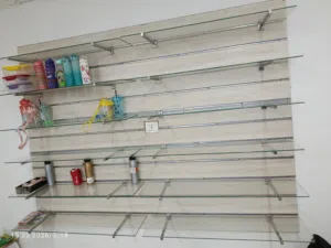 معدات مكتبيه ومكنه تصوير وارفف زجاج
