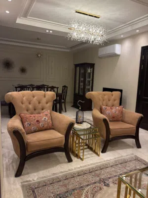 طقم كنب مع غرفه سفره زان للبيع